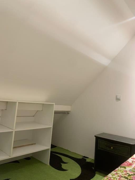 Studio Meuble Dans Une Maison Limay Exterior foto