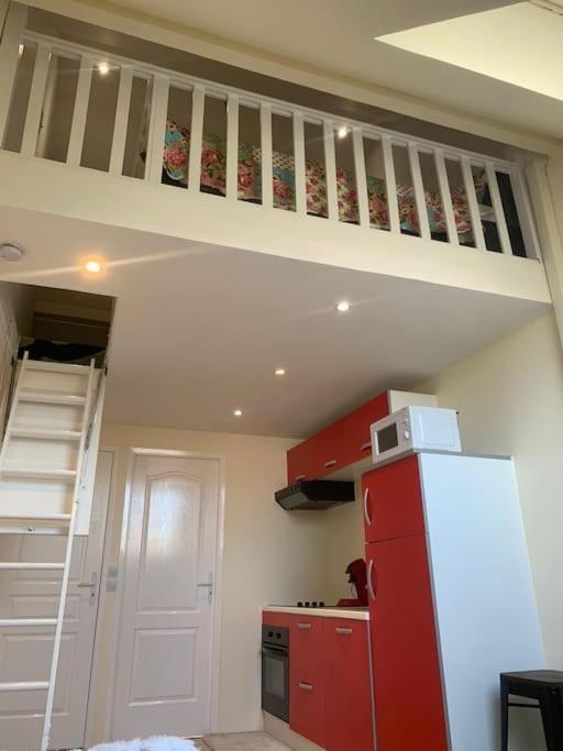 Studio Meuble Dans Une Maison Limay Exterior foto
